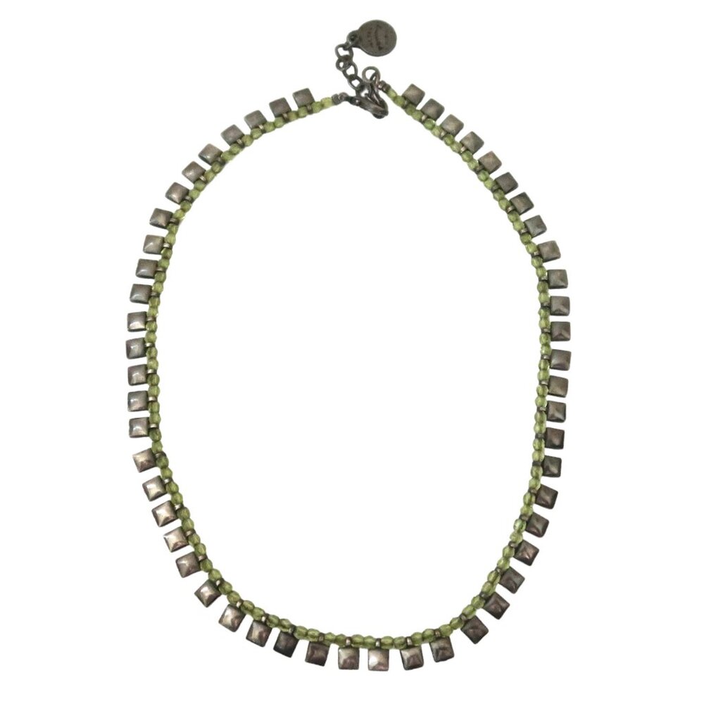 METAL POINTUS green bead and metal disc necklace
